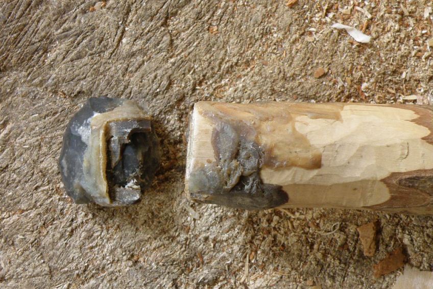 A small scraper pulled out of its haft.