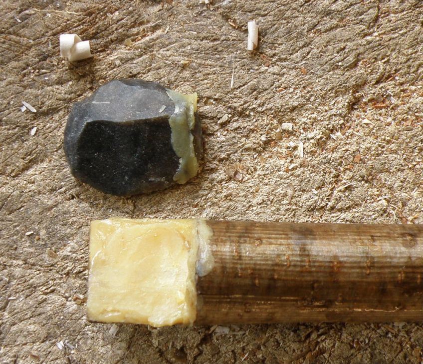 This scraper was seated on a lap cut into the end of the handle, rather than pushed into a slot. Some beeswax/resin glue helped to hold it in place.